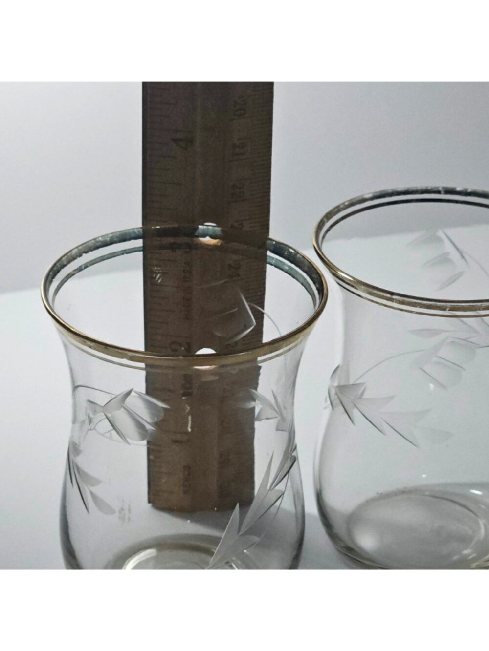 2 Vintage Etched Juice Glasses 3.25" Gold Rim Floral Cordial Cocktail Home Bar D - Picture 3 of 4